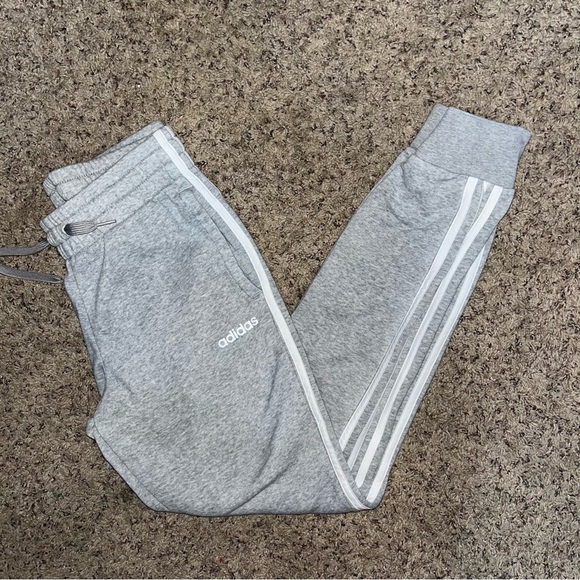 adidas Pants - Adidas joggers size small
In excellent condition